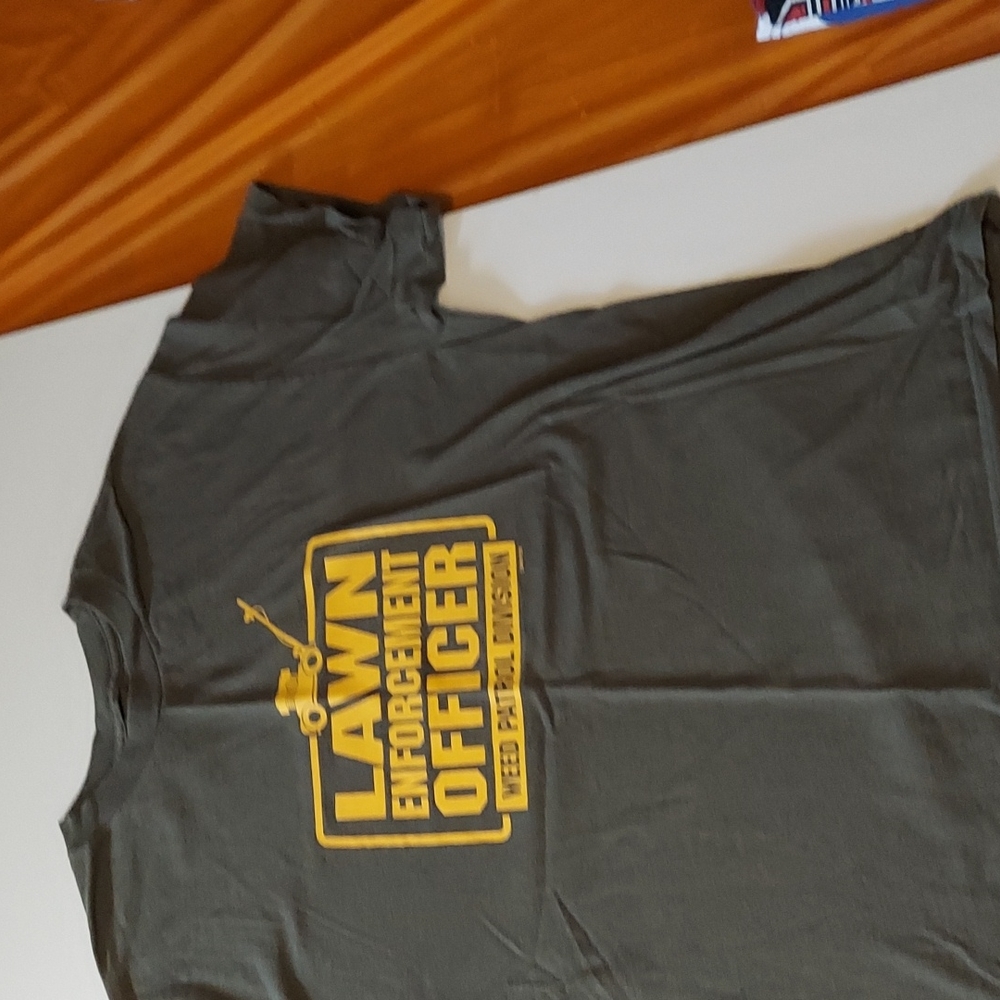 T-shirt - Picture 2 of 4